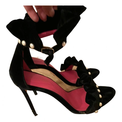 Pre-owned Oscar Tiye Velvet Sandal In Black