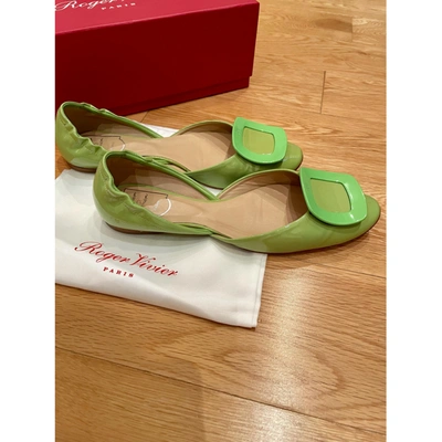 Pre-owned Roger Vivier Patent Leather Flats In Green