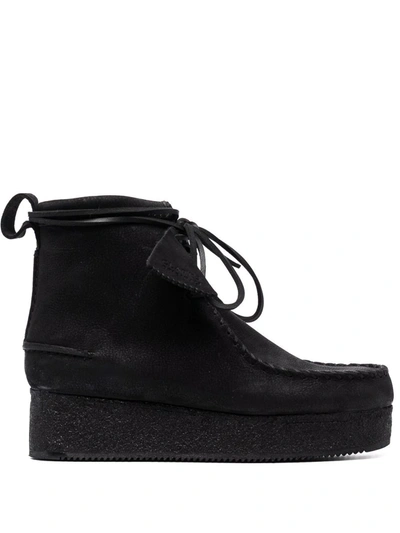 Clarks Originals Wallabee 皮质及踝靴 In Black