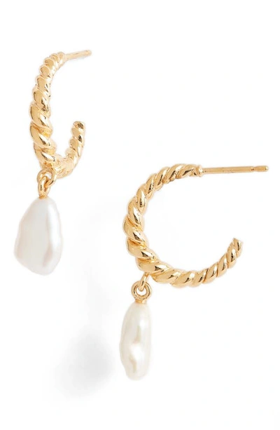 Anna Beck Keshi Pearl Twisted Hoop Earrings In Gold/ White