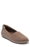 Easy Spirit Gift Flat In Taupe