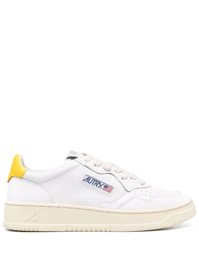 Autry Round Toe Lace-up Sneakers In Bianco