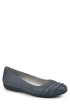 White Mountain Clara Ballet Flat In Navy Lizard Es-print