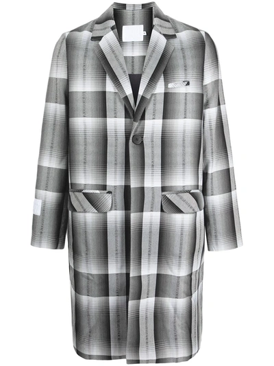 Off Duty Wade Checked Coat In Schwarz