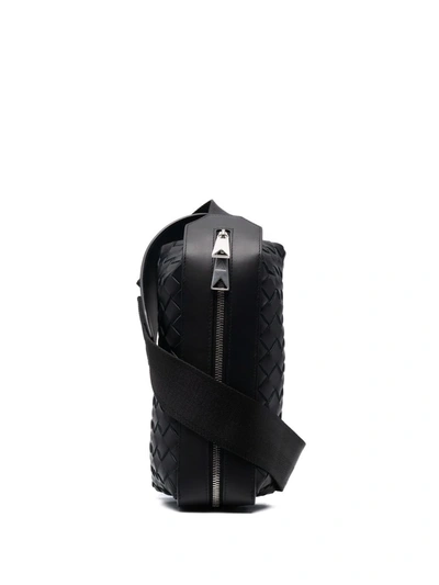 Bottega Veneta Woven Leather Shoulder Bag In Schwarz