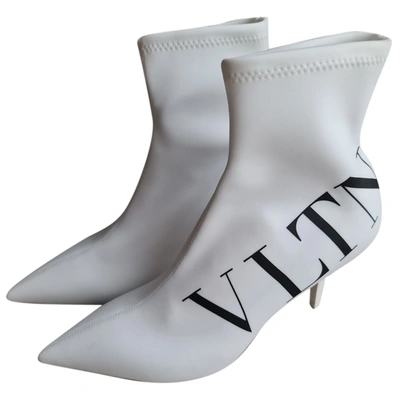 Pre-owned Valentino Garavani Ankle Boots In White