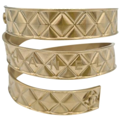 Pre-owned Chanel Matelassé Bracelet In Gold