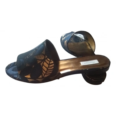 Pre-owned Max Mara Leather Sandals In Gold
