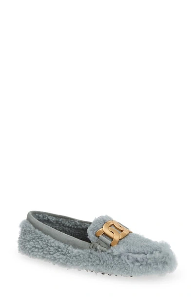 Tod's Kate Chain Detail Genuine Shearling Driving Shoe In Grey