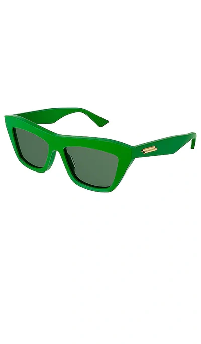Bottega Veneta Sharp Wayfarer In Green