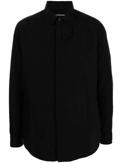 Julius Concealed-front Fastening Shirt In Schwarz