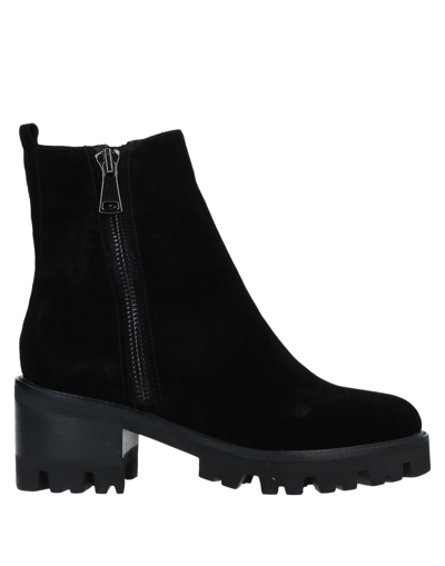 Alma En Pena Ankle Boots In Black