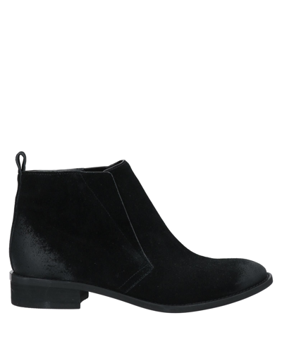 Michael Michael Kors Ankle Boots In Black