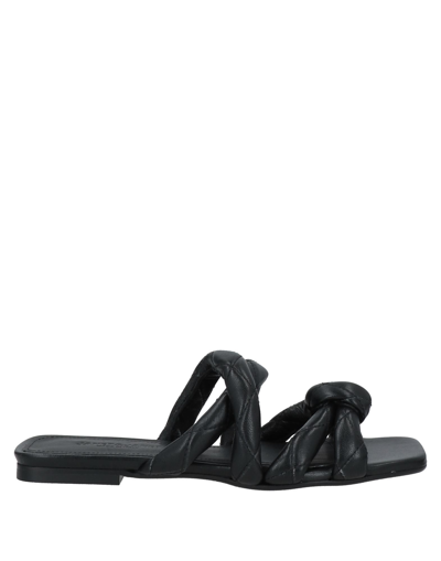 Janet & Janet Sandals In Black