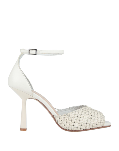 Elvio Zanon Sandals In Ivory