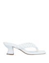 Oroscuro Toe Strap Sandals In White
