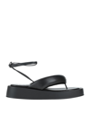Oroscuro Toe Strap Sandals In Black