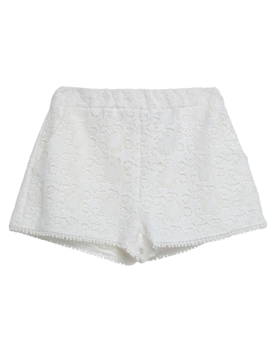 Gaelle Paris Gaëlle Paris Woman Shorts & Bermuda Shorts White Size 10 Polyester, Viscose, Linen