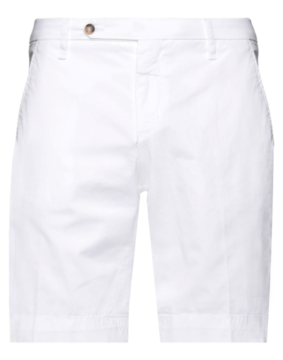Entre Amis Shorts & Bermuda Shorts In White