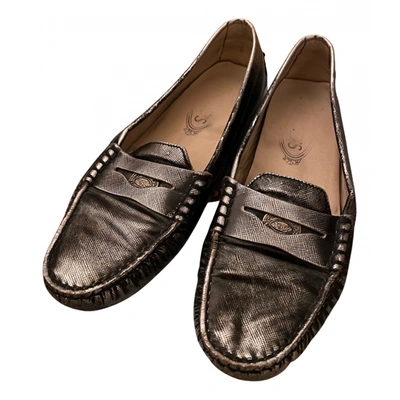 Pre-owned Tod's Gommino Leather Flats In Metallic