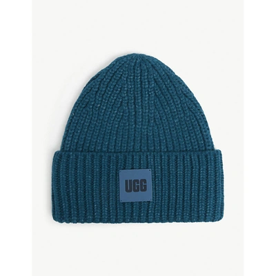 Ugg Logo-patch Knitted Beanie Hat In Rio