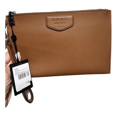 Pre-owned Donna Karan Leather Clutch Bag In Camel
