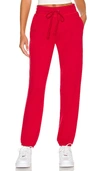 Beyond Yoga Cozy Fleece Weekend Sweatpant In Red