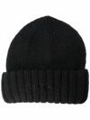 LEVI'S EMBROIDERED LOGO CHUNKY-KNIT BEANIE