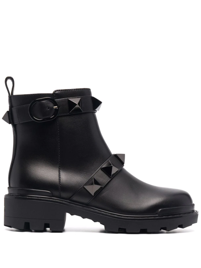 Valentino Garavani Roman Stud Combat Boots In Schwarz