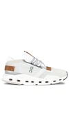 ON CLOUDNOVA 运动鞋 – 白色，珍珠,ONF-MZ57