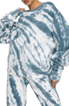 Good American Boyfriend Sweatshirt In Orion Blue Tie Dye001