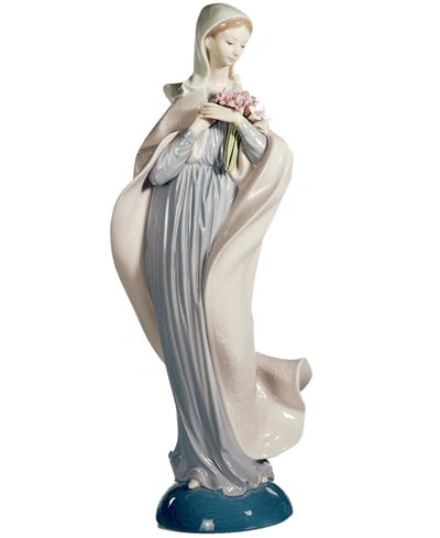 Lladrò Collectible Figurine, Lady With Flowers