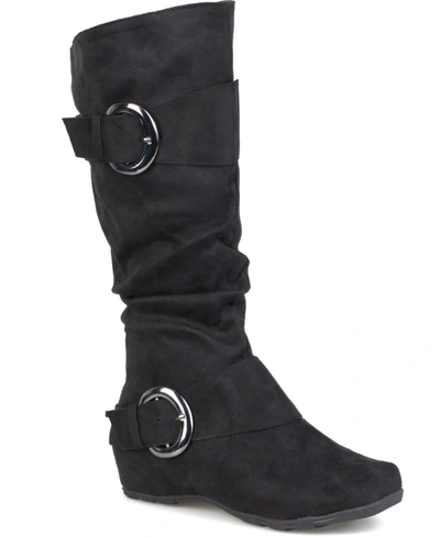 JOURNEE COLLECTION WOMEN'S JESTER WIDE CALF ROUCHED BUCKLE MID SHAFT BOOTS
