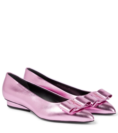 Ferragamo Viva Bow-detailed Ballet Flats In Metallic Pink Calf Leather In Purple