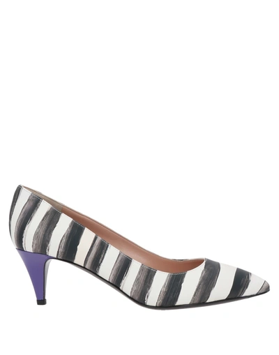 Moschino Pumps In Ivory