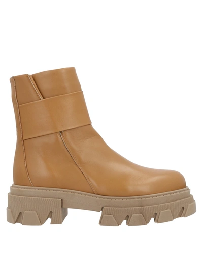 Brando Ankle Boots In Beige