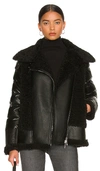 Jocelyn Faux Sherpa Moto Jacket In 黑色