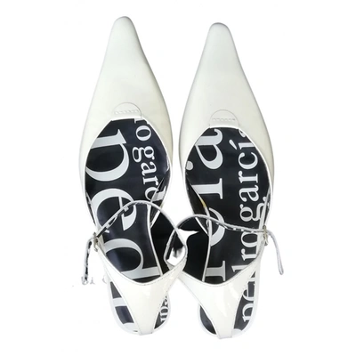 Pre-owned Pedro Garcia Patent Leather Sandals In White