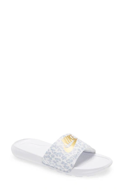 Nike Victori One Sport Slide In White/wolf Grey/pure Platinum/metallic Gold