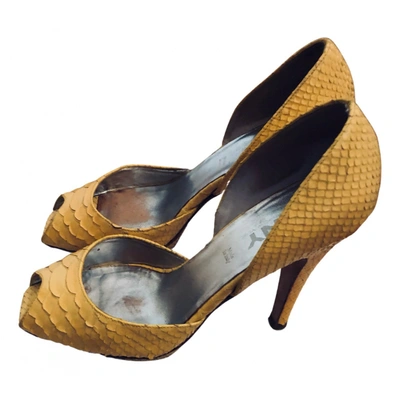 Pre-owned Dkny Patent Leather Heels In Yellow