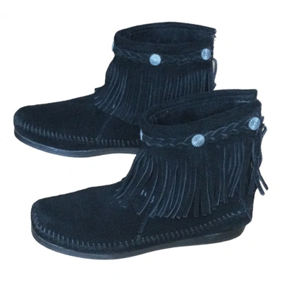 Pre-owned Minnetonka Mocassin Boots In Black