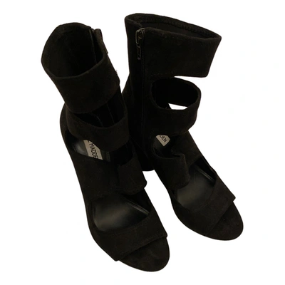 Pre-owned Steve Madden Sandals In Black