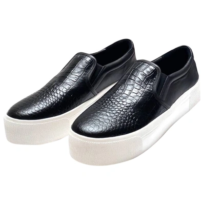 Pre-owned Dkny Leather Flats In Black
