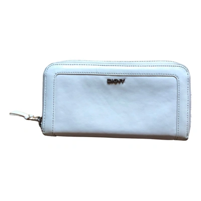 Pre-owned Dkny Patent Leather Wallet In White