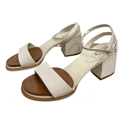 Pre-owned Tod's Leather Sandal In Ecru