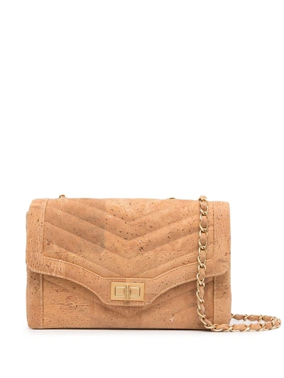 Pre-owned Chanel 2000s Cork Chevron 2.55 Shoulder Bag In 褐色