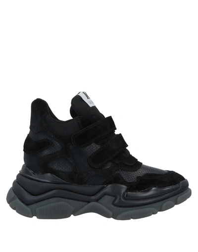 La Carrie Sneakers In Black