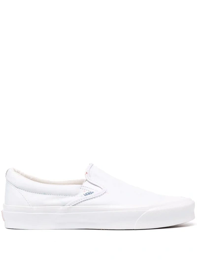 Vans Logo Slip-on Sneakers In True White/white