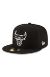 NEW ERA NEW ERA BLACK CHICAGO BULLS BLACK & WHITE LOGO 59FIFTY FITTED HAT,70344019