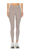 437 Active The V Legging In Grey